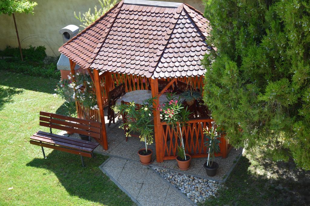 Apartman Aniko Vendeghaz Harkány Oda fotoğraf